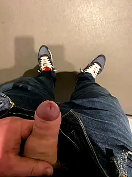 Snapshot of Joeangus87 chatting on 09/19/25, 09:48 Joeangus87 online show from 09/19/25, 09:48