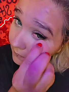 Snapshot of Laura_takint chatting on 10/10/25, 09:25 Laura takint online show from 10/10/25, 09:25