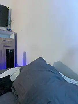 Snapshot of Liza_1 chatting on 11/12/25, 12:38 Liza 1 online show from 11/12/25, 12:38