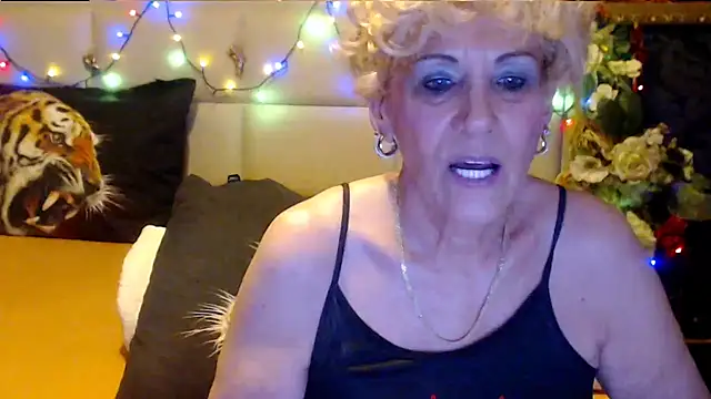 Snapshot of HappyWomanOn chatting on 10/23/25, 06:28 HappyWomanOn online show from 10/23/25, 06:28