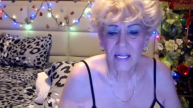 Snapshot of HappyWomanOn chatting on 11/12/25, 07:20 HappyWomanOn online show from 11/12/25, 07:20