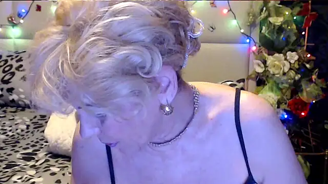 Snapshot of HappyWomanOn chatting on 11/13/25, 08:08 HappyWomanOn online show from 11/13/25, 08:08