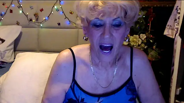 Snapshot of HappyWomanOn chatting on 11/27/25, 07:05 HappyWomanOn online show from 11/27/25, 07:05