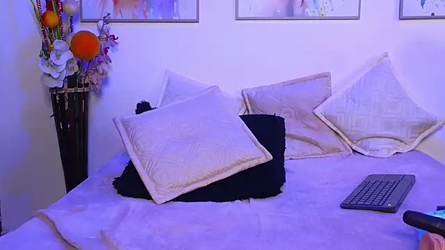 Snapshot of Marianaa_Lopezz chatting on 01/04/25, 10:55 Marianaa Lopezz online show from 01/04/25, 10:55