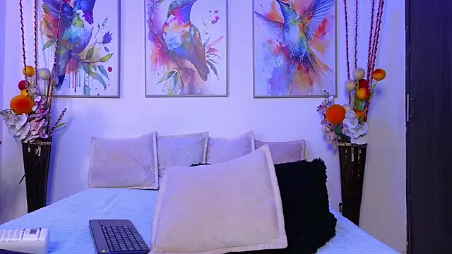 Snapshot of Marianaa_Lopezz chatting on 02/15/25, 07:39 Marianaa Lopezz online show from 02/15/25, 07:39