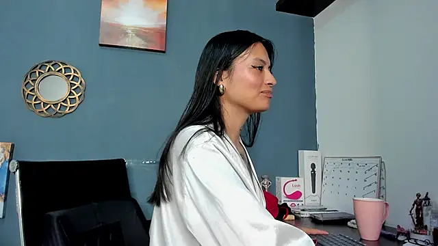 nia  white online show from 12/17/24, 05:47