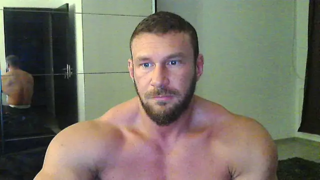Snapshot of muscularkevin chatting on 10/28/25, 04:38 muscularkevin online show from 10/28/25, 04:38