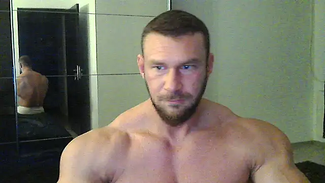 Snapshot of muscularkevin chatting on 11/14/25, 04:22 muscularkevin online show from 11/14/25, 04:22
