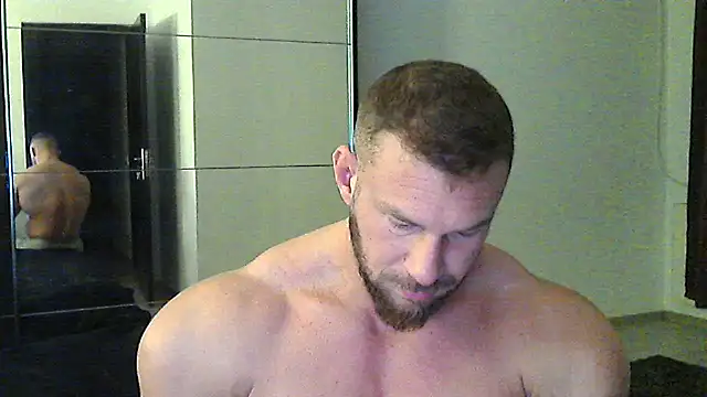 Snapshot of muscularkevin chatting on 11/24/25, 04:45 muscularkevin online show from 11/24/25, 04:45