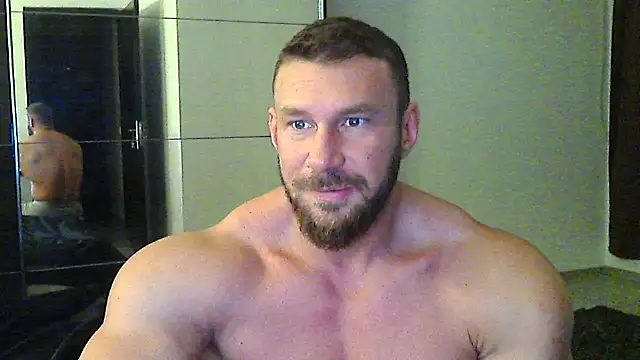 Snapshot of muscularkevin chatting on 12/02/25, 04:18 muscularkevin online show from 12/02/25, 04:18