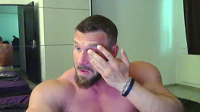 Snapshot of muscularkevin chatting on 05/01/26, 12:21 muscularkevin online show from 05/01/26, 12:21