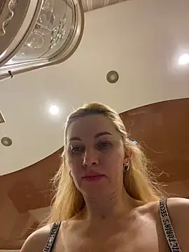 Amazoniiaa online show from 01/13/25, 01:28