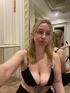 Amazoniiaa online show from 03/19/25, 06:34