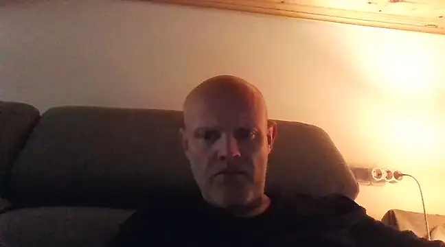 Snapshot of davigochi77bcn chatting on 02/25/25, 11:00 davigochi77bcn online show from 02/25/25, 11:00