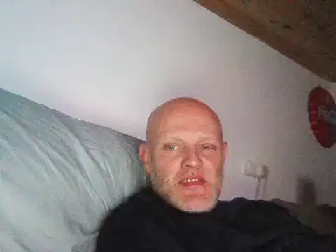 Snapshot of davigochi77bcn chatting on 03/02/25, 09:54 davigochi77bcn online show from 03/02/25, 09:54