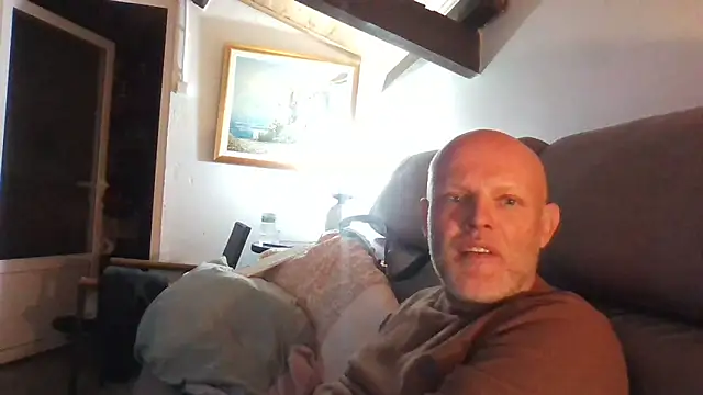 Snapshot of davigochi77bcn chatting on 03/17/25, 10:38 davigochi77bcn online show from 03/17/25, 10:38