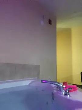 Snapshot of Hotredheadandtoungelasher chatting on 10/21/25, 10:38 Hotredheadandtoungelasher online show from 10/21/25, 10:38