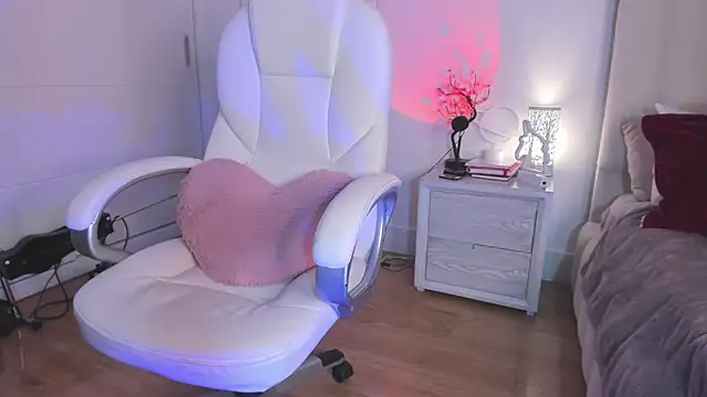 Daniela Miller  online show from 03/11/25, 05:38