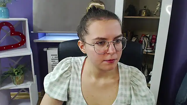Zoey Erotic online show from 12/18/24, 09:14