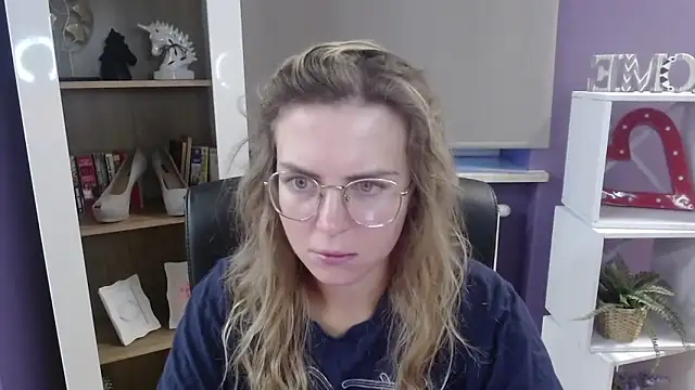 Snapshot of Zoey_Erotic chatting on 09/16/25, 04:35 Zoey Erotic online show from 09/16/25, 04:35