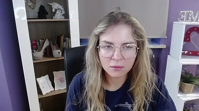 Snapshot of Zoey_Erotic chatting on 09/19/25, 04:36 Zoey Erotic online show from 09/19/25, 04:36