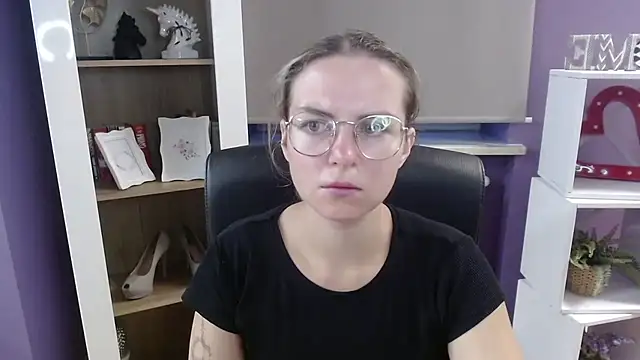 Snapshot of Zoey_Erotic chatting on 09/23/25, 04:37 Zoey Erotic online show from 09/23/25, 04:37