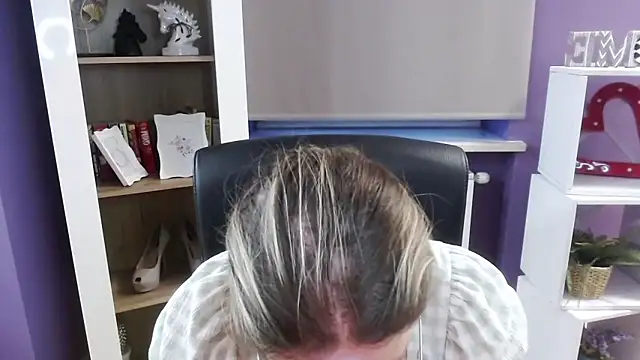 Snapshot of Zoey_Erotic chatting on 09/25/25, 04:49 Zoey Erotic online show from 09/25/25, 04:49