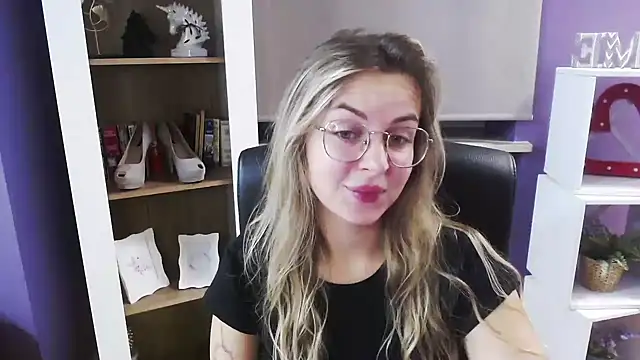 Snapshot of Zoey_Erotic chatting on 09/30/25, 04:28 Zoey Erotic online show from 09/30/25, 04:28