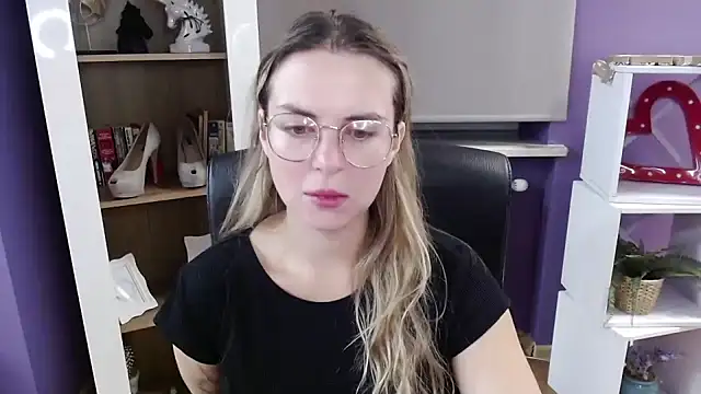 Snapshot of Zoey_Erotic chatting on 10/21/25, 04:24 Zoey Erotic online show from 10/21/25, 04:24