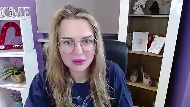 Snapshot of Zoey_Erotic chatting on 10/29/25, 05:20 Zoey Erotic online show from 10/29/25, 05:20