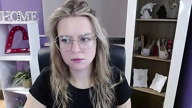 Snapshot of Zoey_Erotic chatting on 11/05/25, 05:29 Zoey Erotic online show from 11/05/25, 05:29