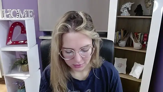 Snapshot of Zoey_Erotic chatting on 11/07/25, 05:29 Zoey Erotic online show from 11/07/25, 05:29