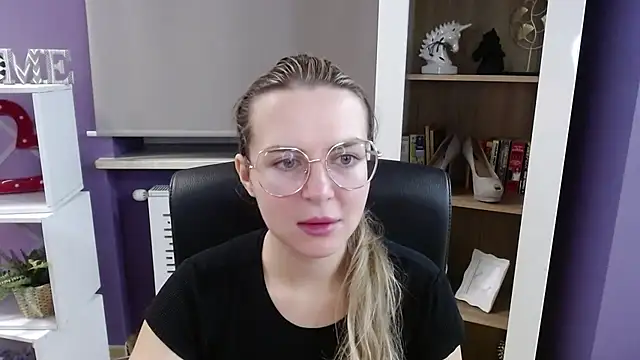 Snapshot of Zoey_Erotic chatting on 11/13/25, 05:28 Zoey Erotic online show from 11/13/25, 05:28