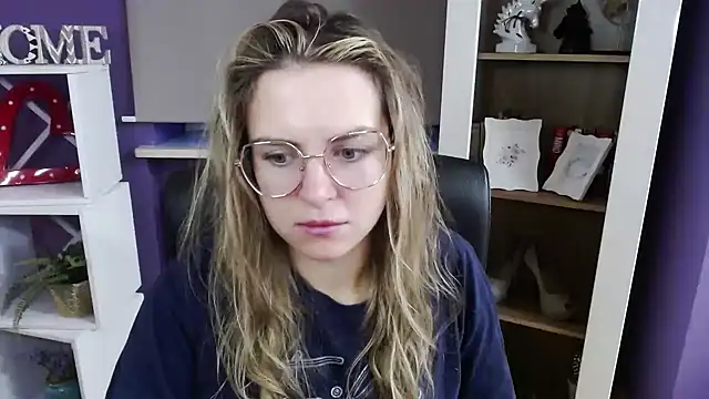 Snapshot of Zoey_Erotic chatting on 11/17/25, 06:19 Zoey Erotic online show from 11/17/25, 06:19