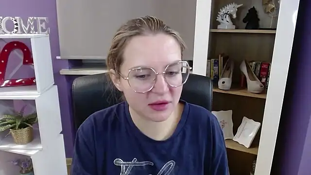 Snapshot of Zoey_Erotic chatting on 11/18/25, 05:34 Zoey Erotic online show from 11/18/25, 05:34