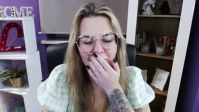 Snapshot of Zoey_Erotic chatting on 11/20/25, 05:29 Zoey Erotic online show from 11/20/25, 05:29