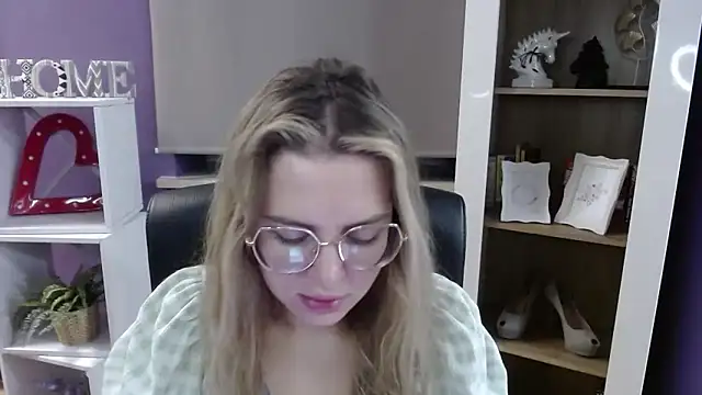 Snapshot of Zoey_Erotic chatting on 11/27/25, 05:31 Zoey Erotic online show from 11/27/25, 05:31