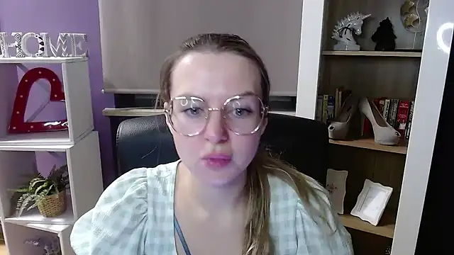 Snapshot of Zoey_Erotic chatting on 11/28/25, 05:32 Zoey Erotic online show from 11/28/25, 05:32