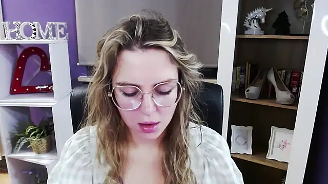 Snapshot of Zoey_Erotic chatting on 12/02/25, 05:35 Zoey Erotic online show from 12/02/25, 05:35