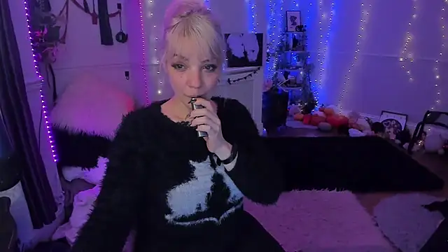 Snapshot of AliceW0lf chatting on 12/02/25, 07:53 AliceW0lf online show from 12/02/25, 07:53