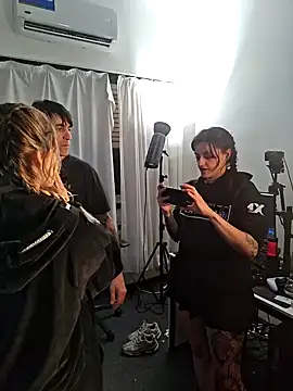 Snapshot of Elnonoykeila77 chatting on 09/17/25, 11:39 Elnonoykeila77 online show from 09/17/25, 11:39