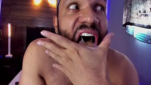 Snapshot of anthonylatynxd chatting on 02/09/25, 02:29 anthonylatynxd online show from 02/09/25, 02:29