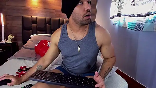 Snapshot of anthonylatynxd chatting on 02/14/25, 04:31 anthonylatynxd online show from 02/14/25, 04:31