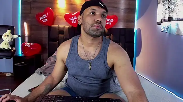 Snapshot of anthonylatynxd chatting on 02/14/25, 08:15 anthonylatynxd online show from 02/14/25, 08:15