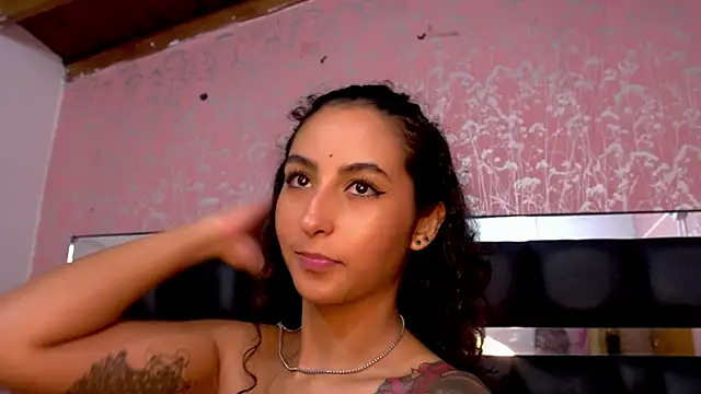 agatha collins  online show from 01/12/25, 01:21