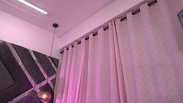 Snapshot of violeta_aroca chatting on 10/10/25, 03:05 violeta aroca online show from 10/10/25, 03:05