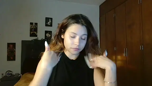 Snapshot of 3littleschoolteens chatting on 11/24/25, 06:46 3littleschoolteens online show from 11/24/25, 06:46