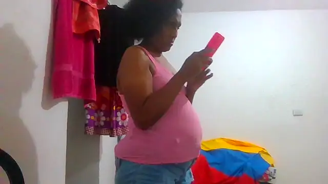 Snapshot of Aishamara chatting on 10/05/25, 06:12 Aishamara online show from 10/05/25, 06:12