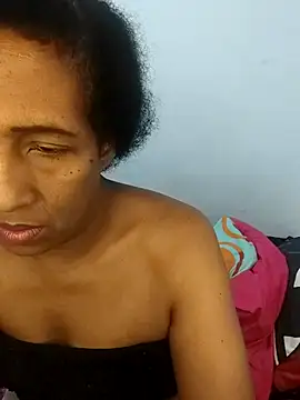 Snapshot of Aishamara chatting on 11/29/25, 03:04 Aishamara online show from 11/29/25, 03:04