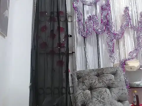 Snapshot of heyline_milf chatting on 12/21/24, 12:49 heyline milf online show from 12/21/24, 12:49